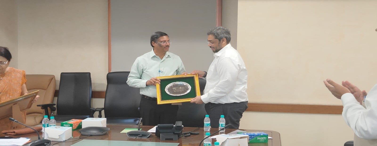 Shri Alok Kumar, Principal Secretary, Department of MSME & Export Promotion and Chairman UPICON being felicitated with a memento by the Managing Director UPICON, Shri Pravin Singh, symbolizing 50 years of innovation and success.